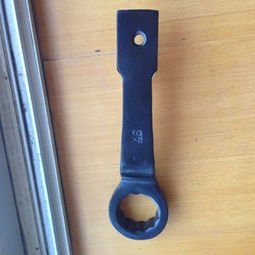 河北省泊头宇通特种工具制造厂 专业打造凸型敲击梅花扳手与眼镜扳手